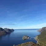 Rural Life On The Rough Coastline Of Senja Nyaraló *