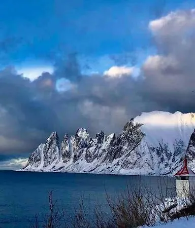 Rural Life On The Rough Coastline Of Senja Tatil Evi Skaland
