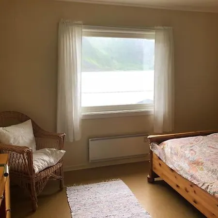 Rural Life On The Rough Coastline Of Senja Casa vacanze Skaland