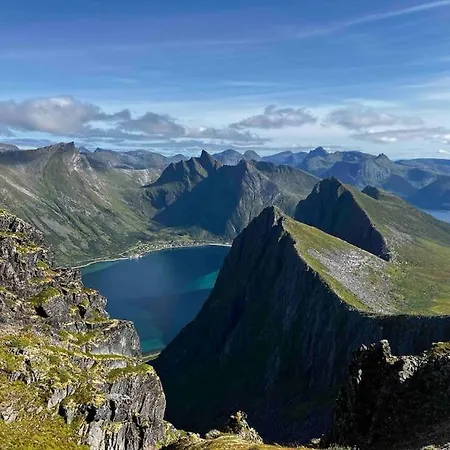 Rural Life On The Rough Coastline Of Senja Casa vacanze *