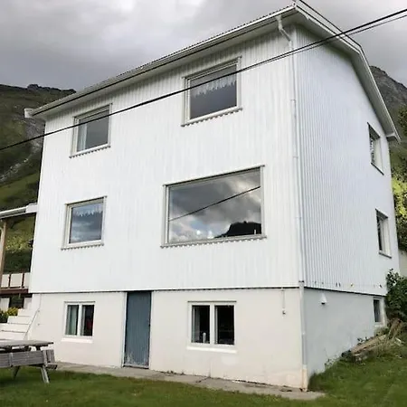 Rural Life On The Rough Coastline Of Senja Casa vacanze *