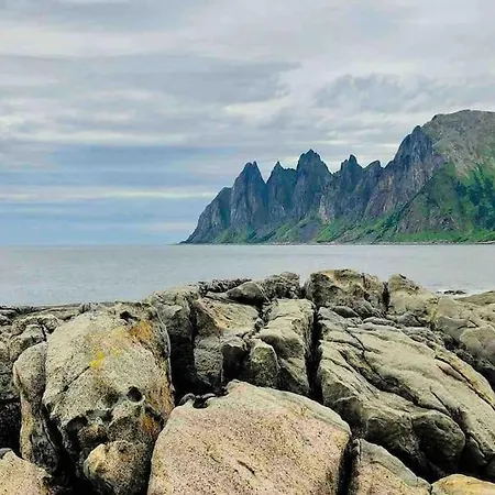 Rural Life On The Rough Coastline Of Senja Casa vacanze Skaland