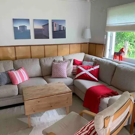 Rural Life On The Rough Coastline Of Senja Casa vacanze *