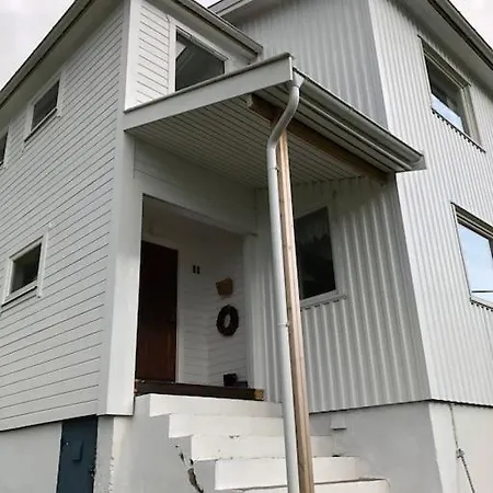 Rural Life On The Rough Coastline Of Senja Casa vacanze