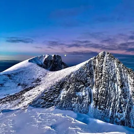 Rural Life On The Rough Coastline Of Senja Casa vacanze *