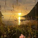 Ferienhaus Rural Life On The Rough Coastline Of Senja *